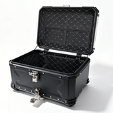 Motocyklový topcase 45 l – vodotěsný úložný box s montážní deskou
