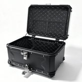 Motocyklový topcase 45 l – vodotěsný úložný box s montážní deskou
