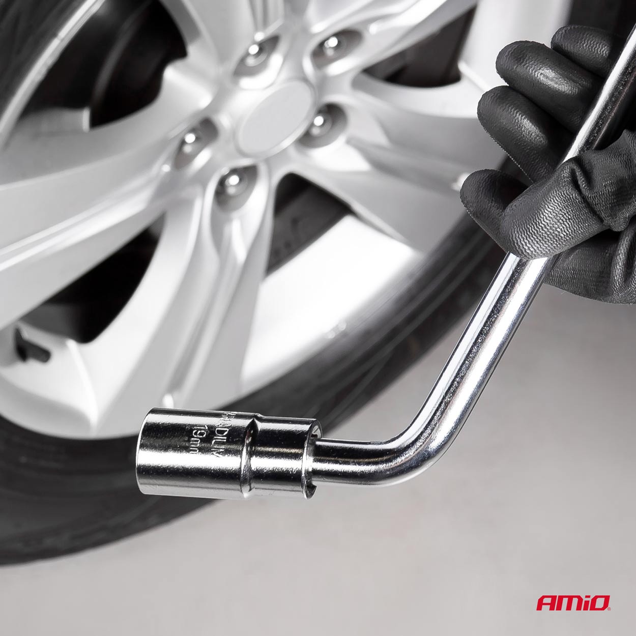 Teleskopisk hjulnøgle med justerbar arm