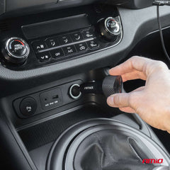 Billader med fire USB-porte til opladning i bilen
