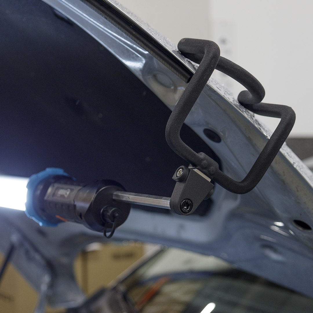 Nastavitelná LED lampa pro práci v dílně pod kapotou
