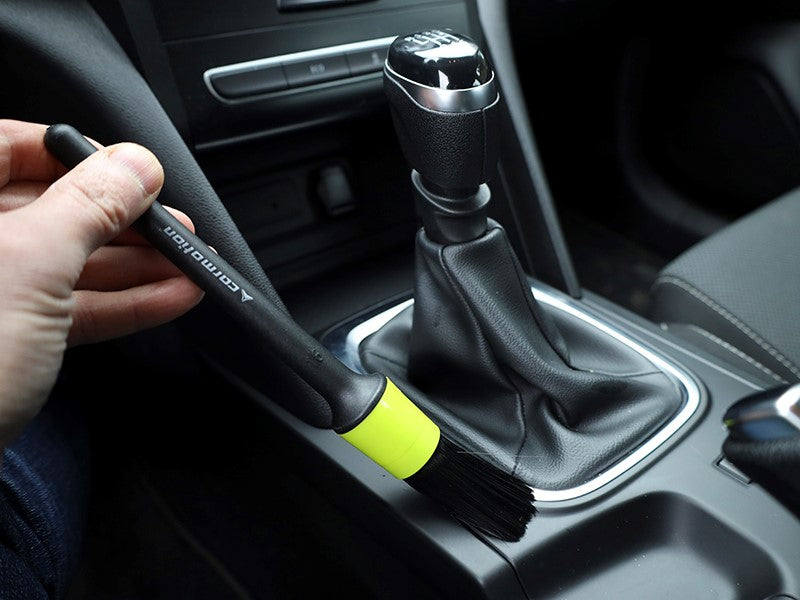 Sada pro péči o auto s detailingovými kartáči v několika velikostech
