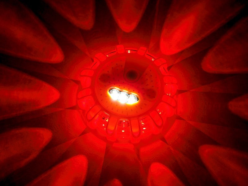 Výstražná lampa s 12 LED výstražnými světly a 3 LED svítilnou