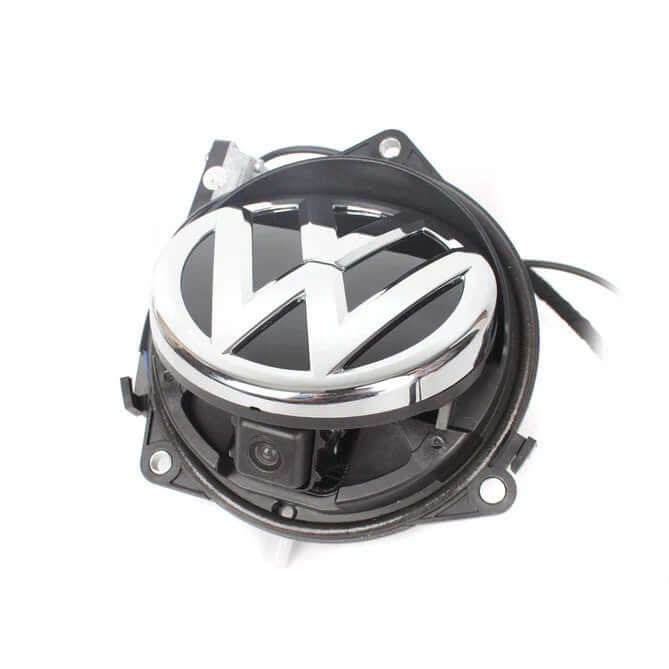 VW Golf 7 - couvací kamera v emblému – Carmediaeurope.com